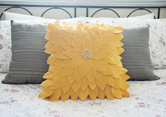 Felt Sunflower Pillow 09.jpg