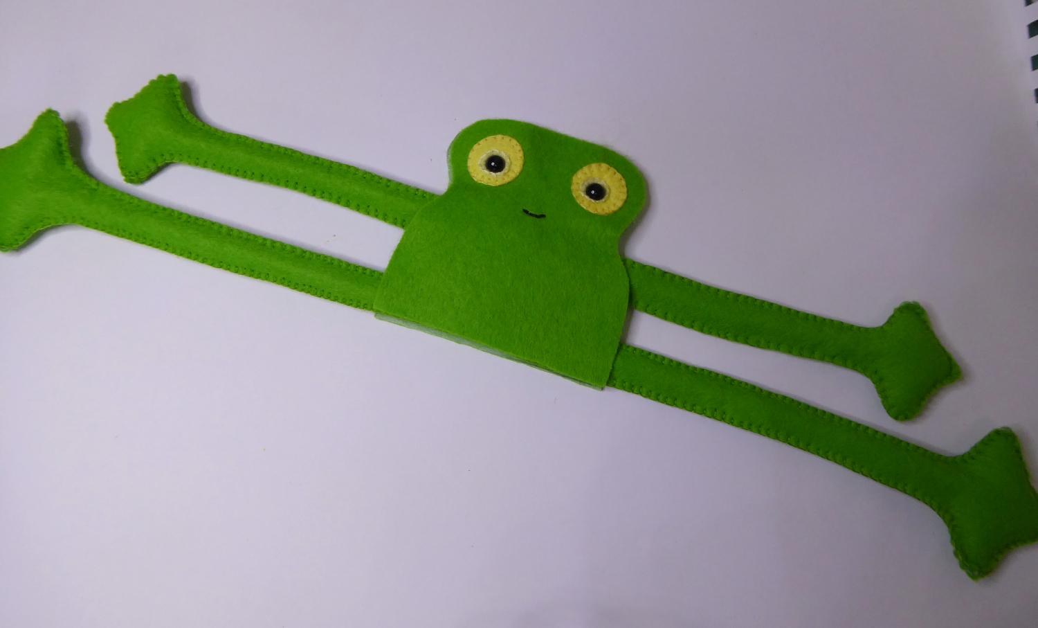 Felt frog pal 25.JPG