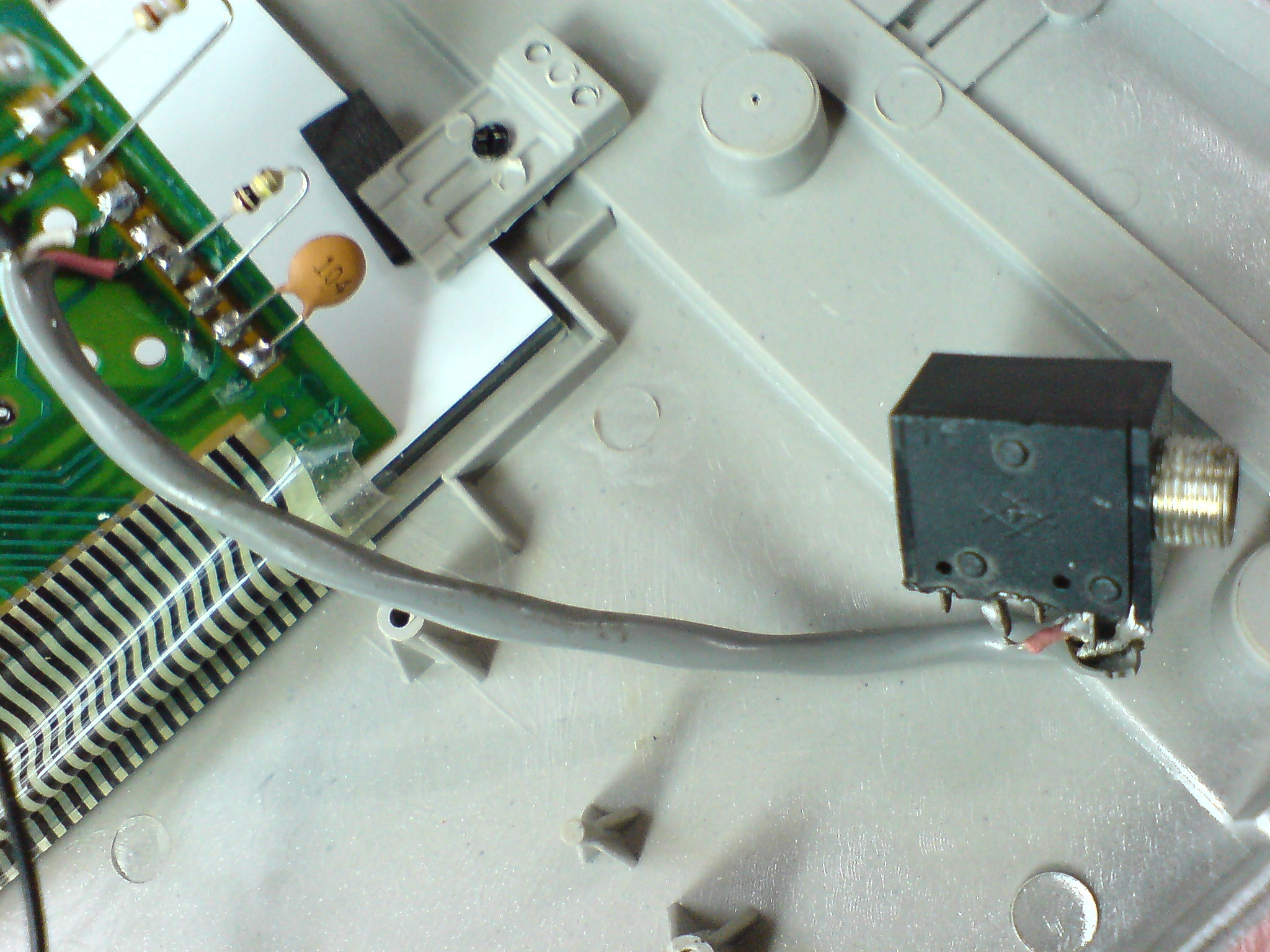 Female Jack Soldered for connection to outside world 2.JPG