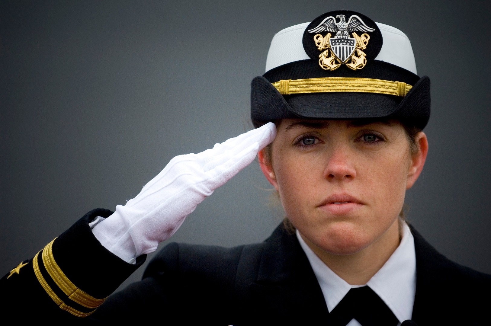 Female_officer_saluting.jpg