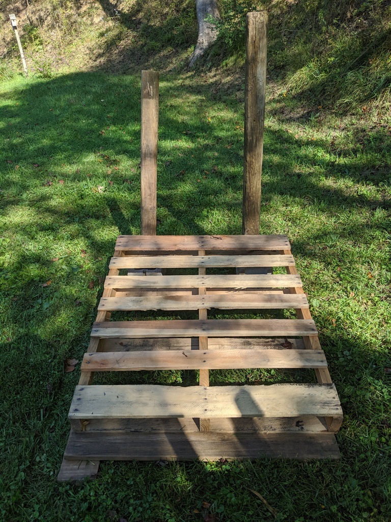 Firewood_pallet_container_01.jpg