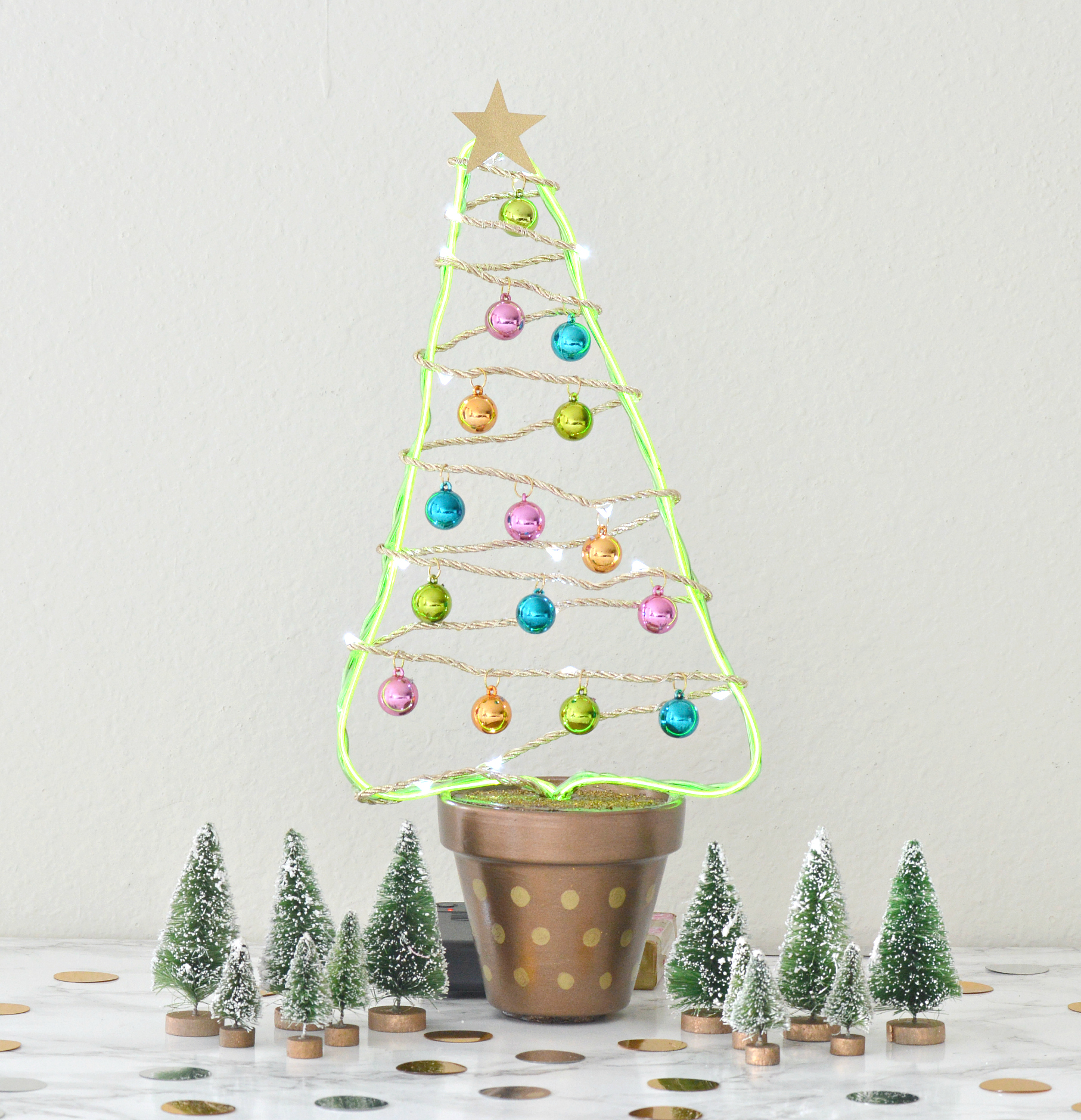 Flower pot christmas tree unconventional christnas tree ideas.jpg