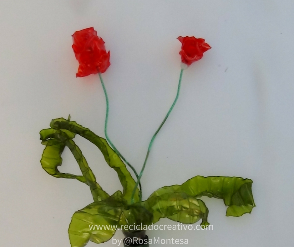 Flowers out of recycled plastic bottles (12).jpg