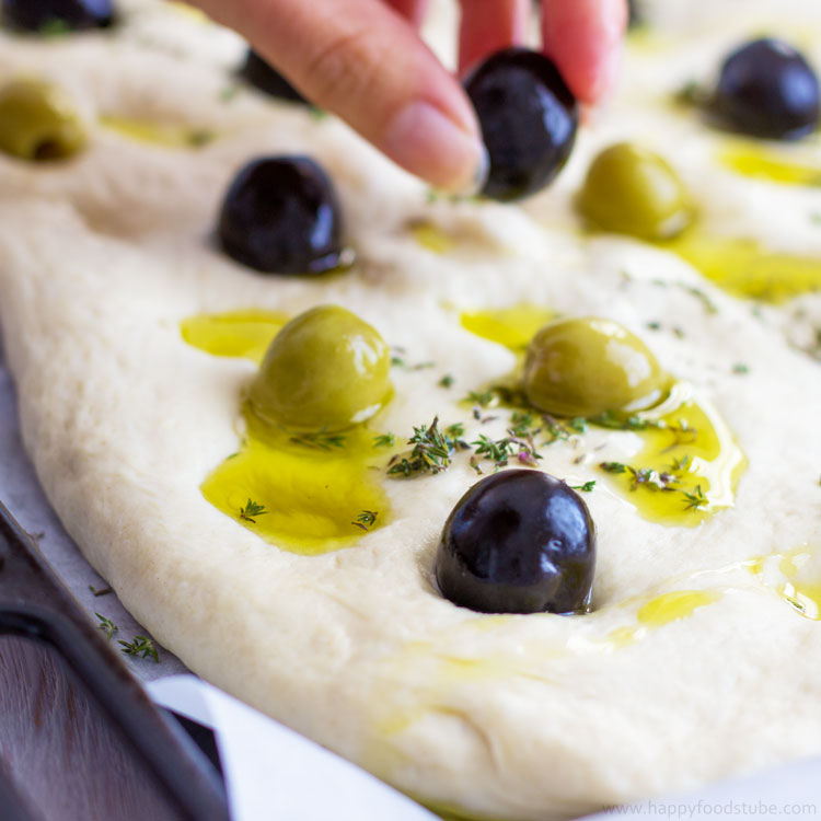 Focaccia-Bread-with-Olives-&amp;-Thyme-Topping.jpg