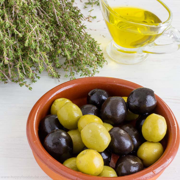 Focaccia-Bread-with-Olives-&amp;-Thyme-Ingredients.jpg