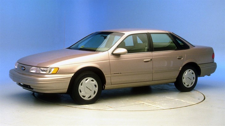 Ford taurus.jpg