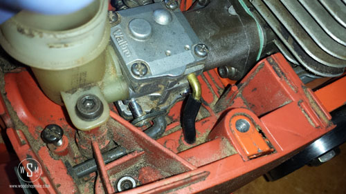 Fuel Line on Carb.jpg