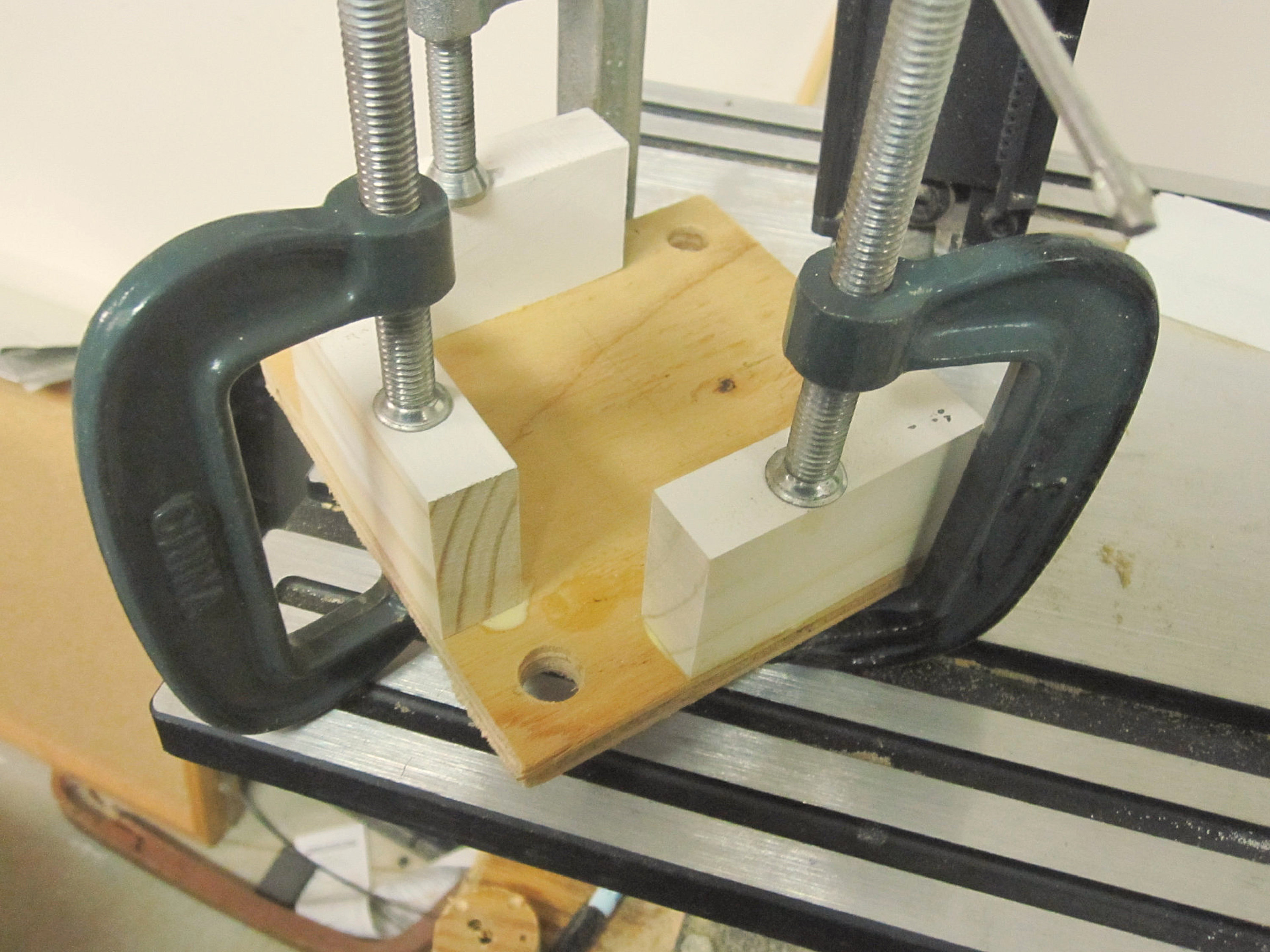 Fuge_Gluing side supports.jpg