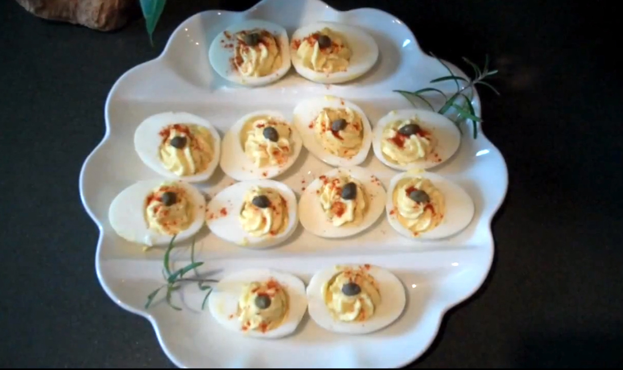 Garlic Deviled Eggs.jpg