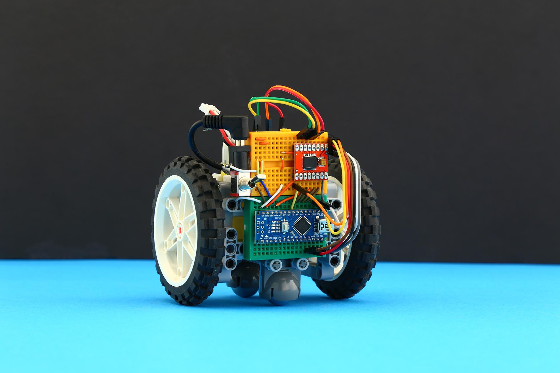 General view of the tangible coding robot.jpg