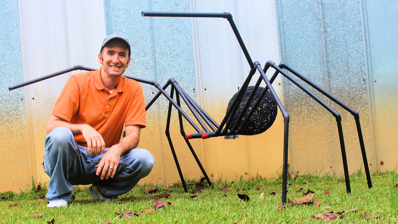 Giant Spider DIY Halloween Decorations.jpg