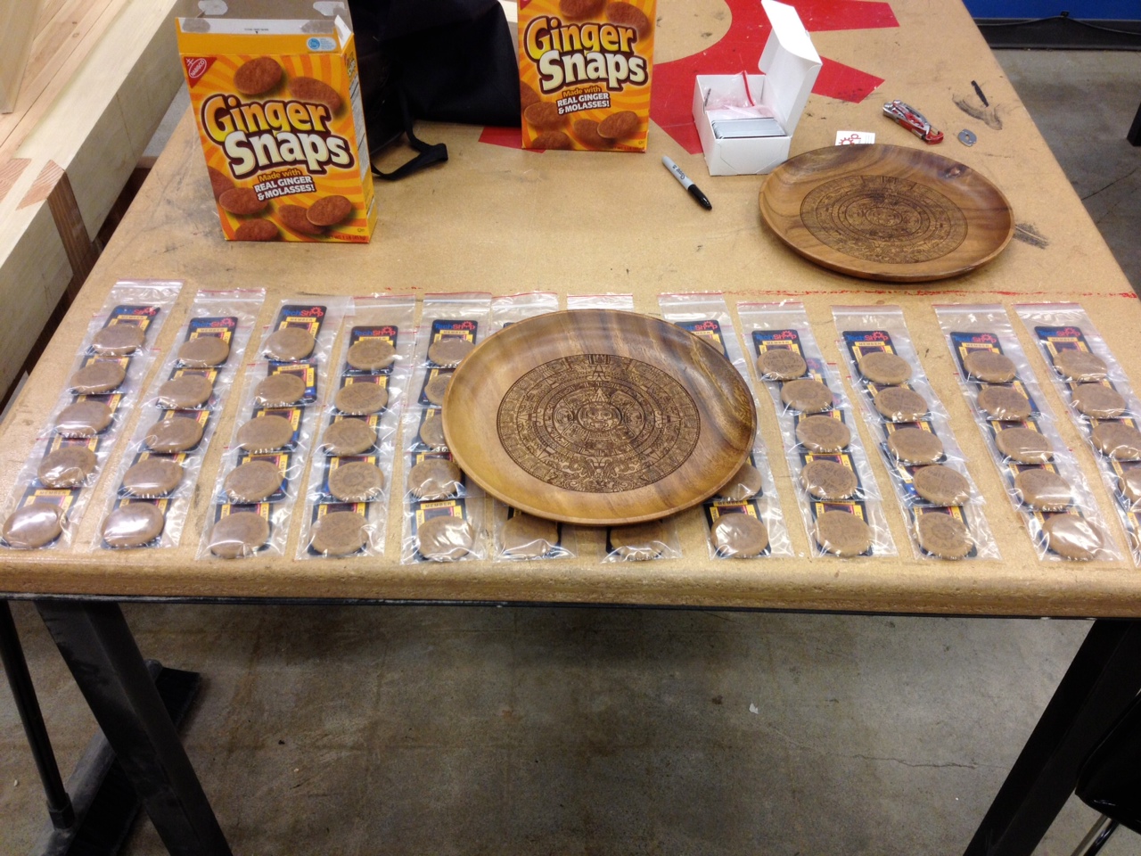 Ginger snap display plate.1.JPG