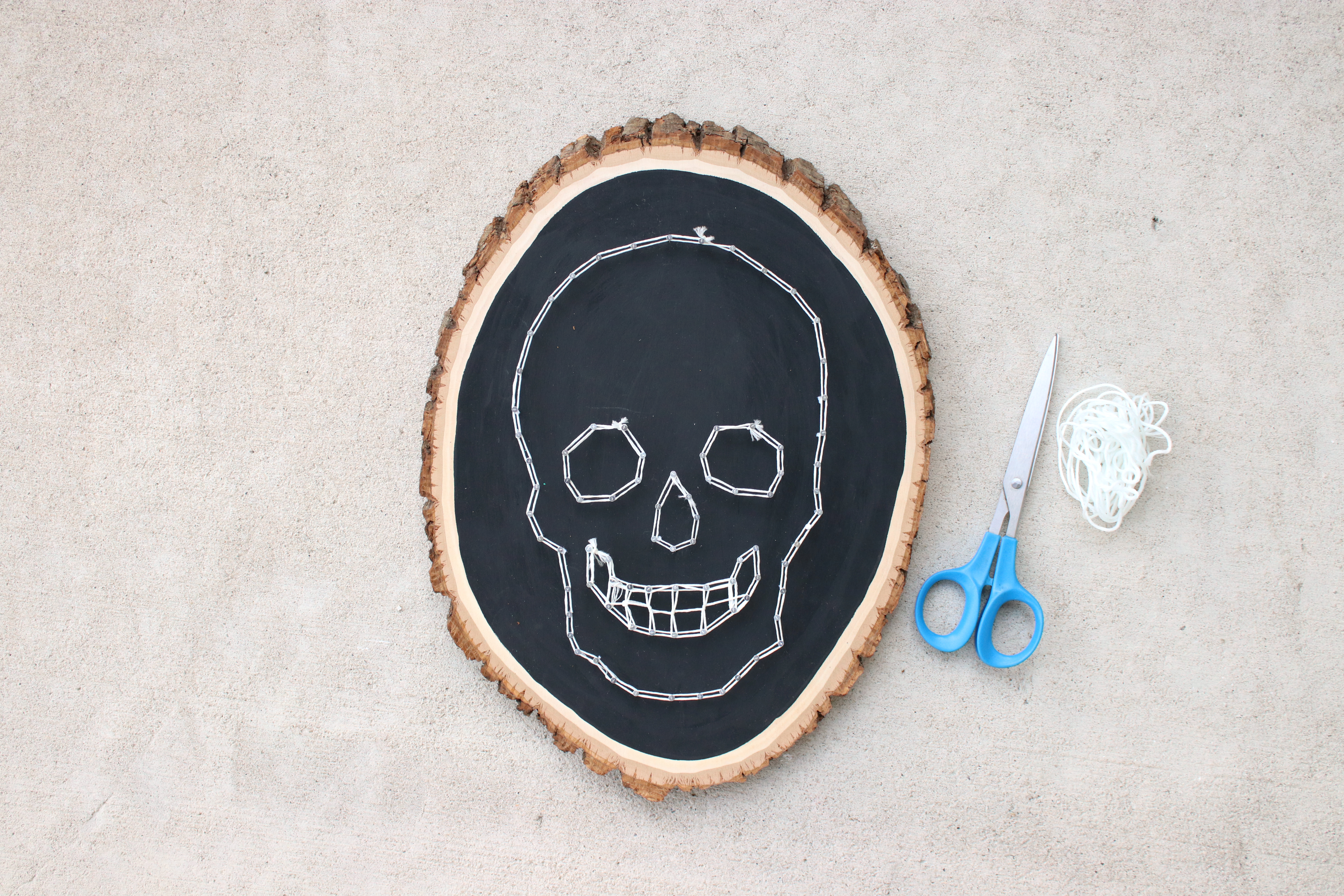 Glow-in-the-dark-skull-string-art-4-outline.jpg