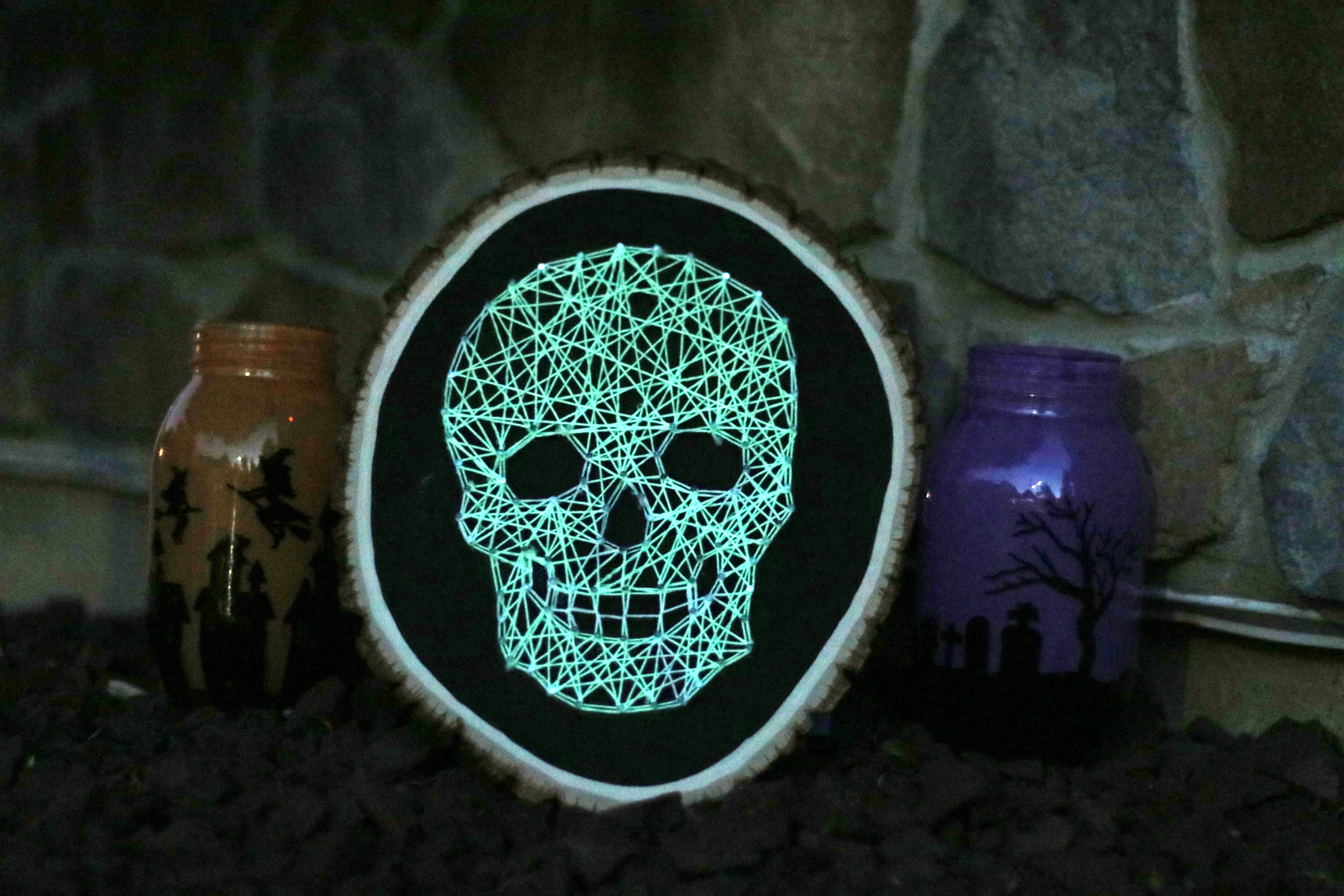 Glow-in-the-dark-skull-string-art-Final-4-glow.jpg