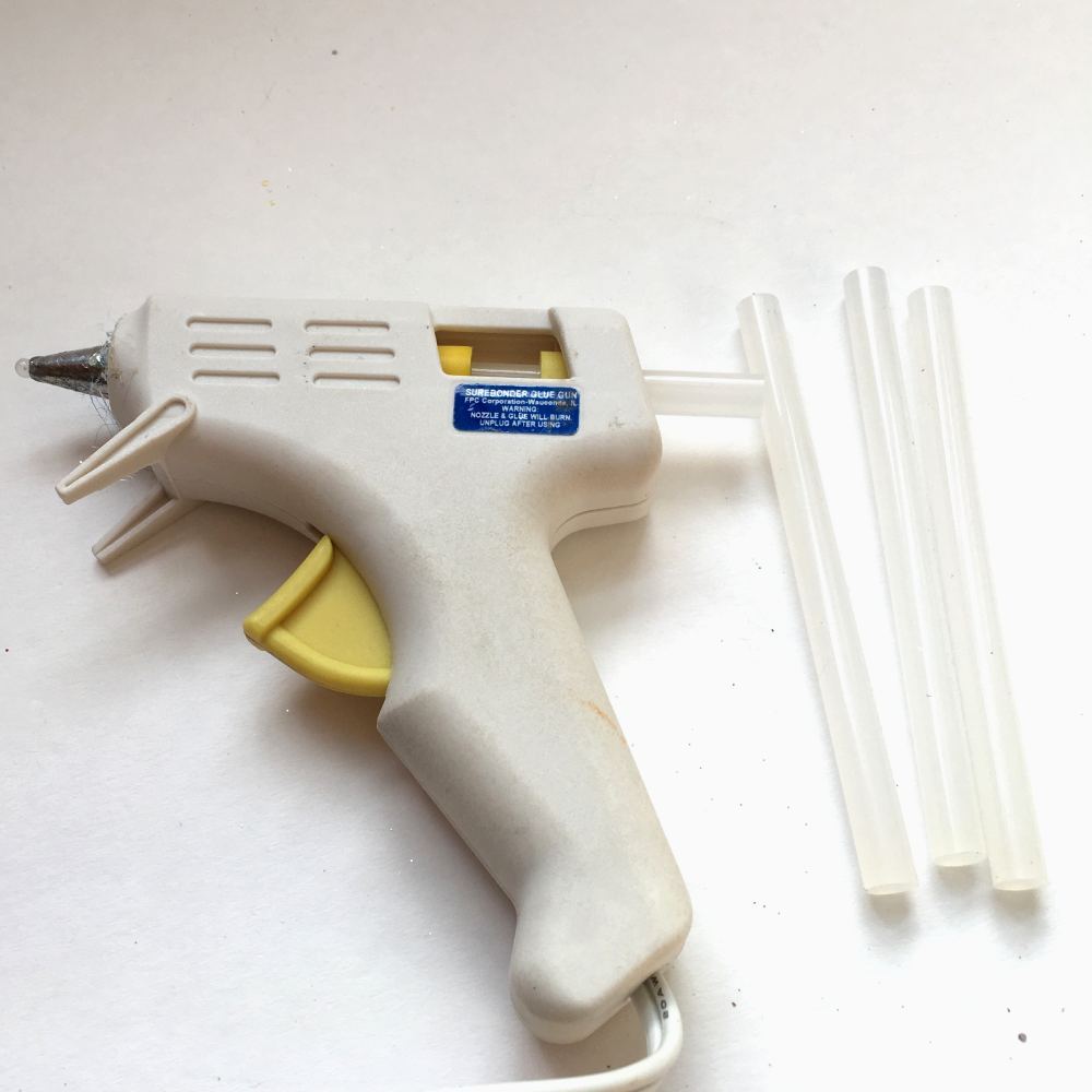 Glue Gun for making a Christmas Wreath 1000.jpg