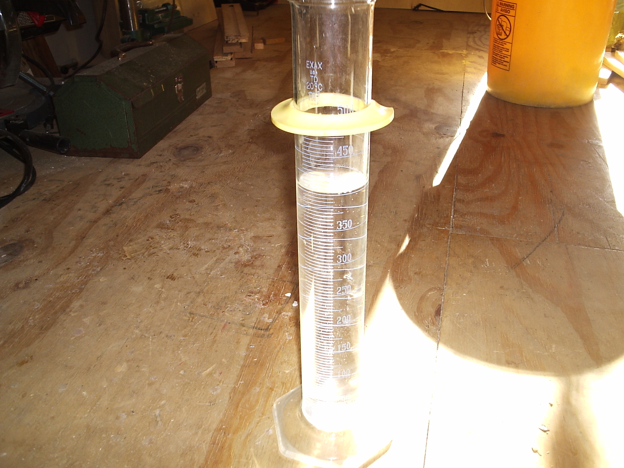 Graduated Cylinder With 400ml of Water.JPG