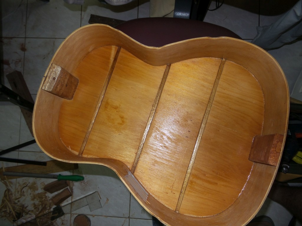 GuitarShelf_CavanhaMan_36.jpg