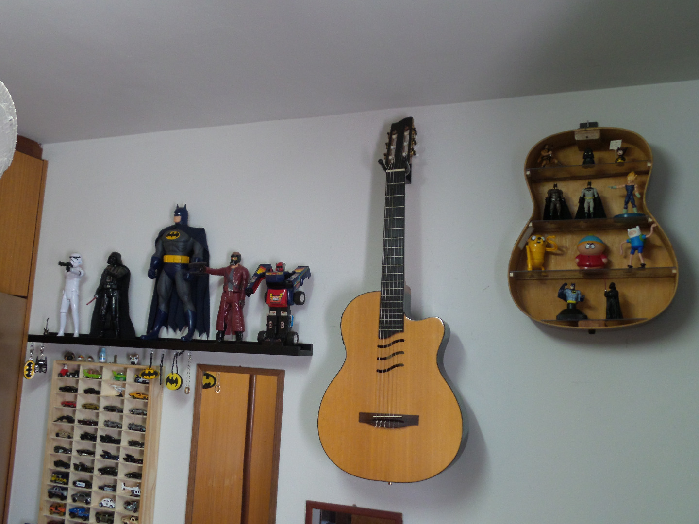 GuitarShelf_CavanhaMan_72.jpg