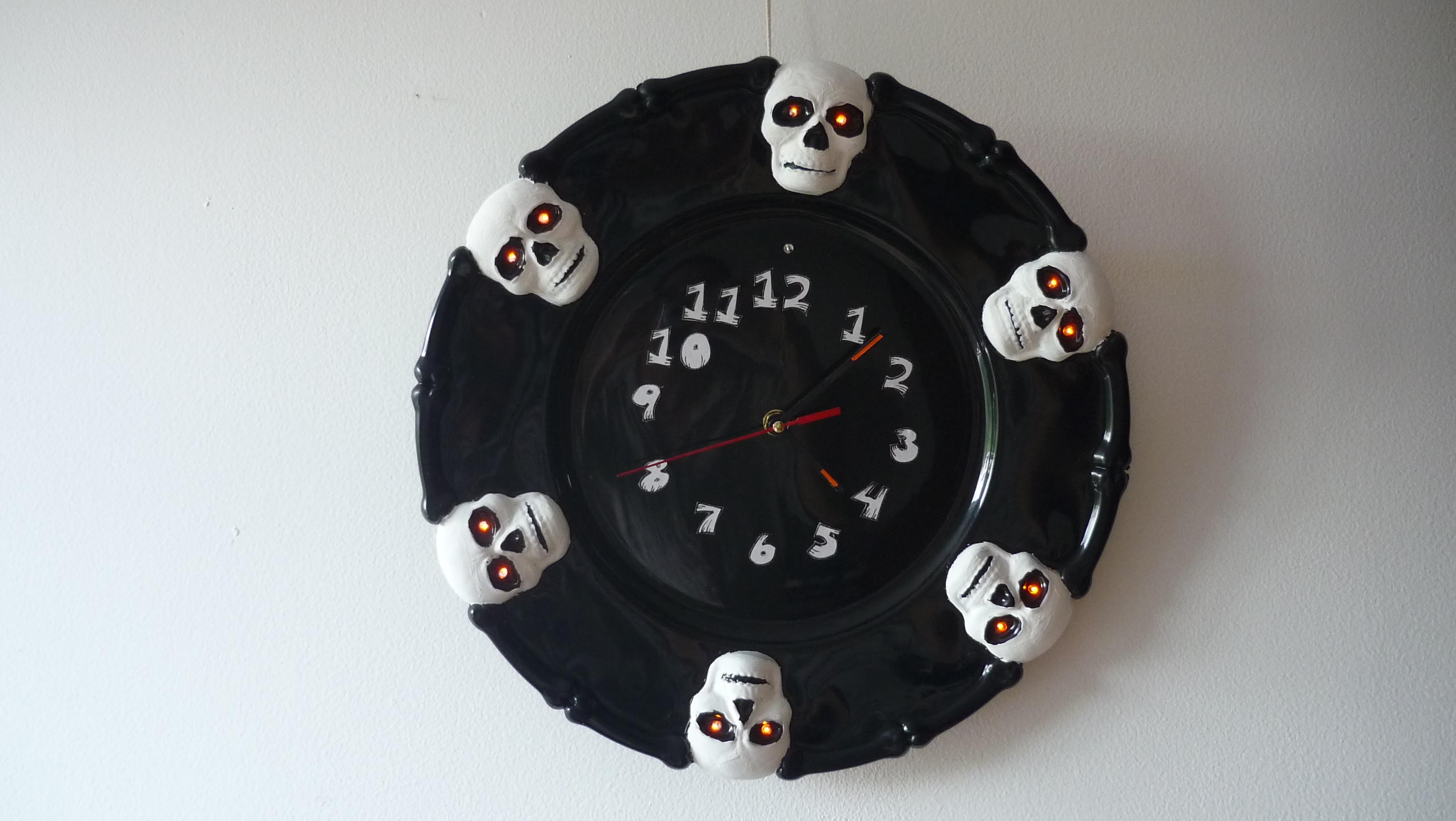 HALLOWEEN_TALKING_CLOCK_FRONT.jpg