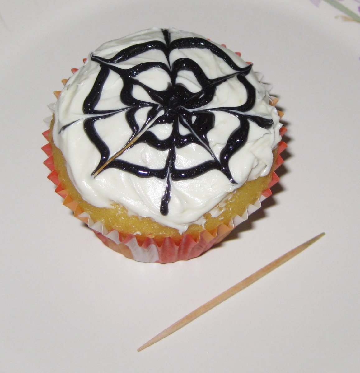 Halloween Spider Cupcakes 005.JPG