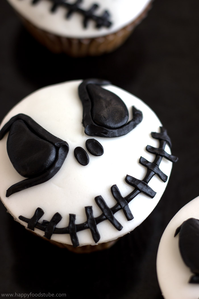 Halloween-Jack-Skellington-Cupcake-Toppers-4.jpg