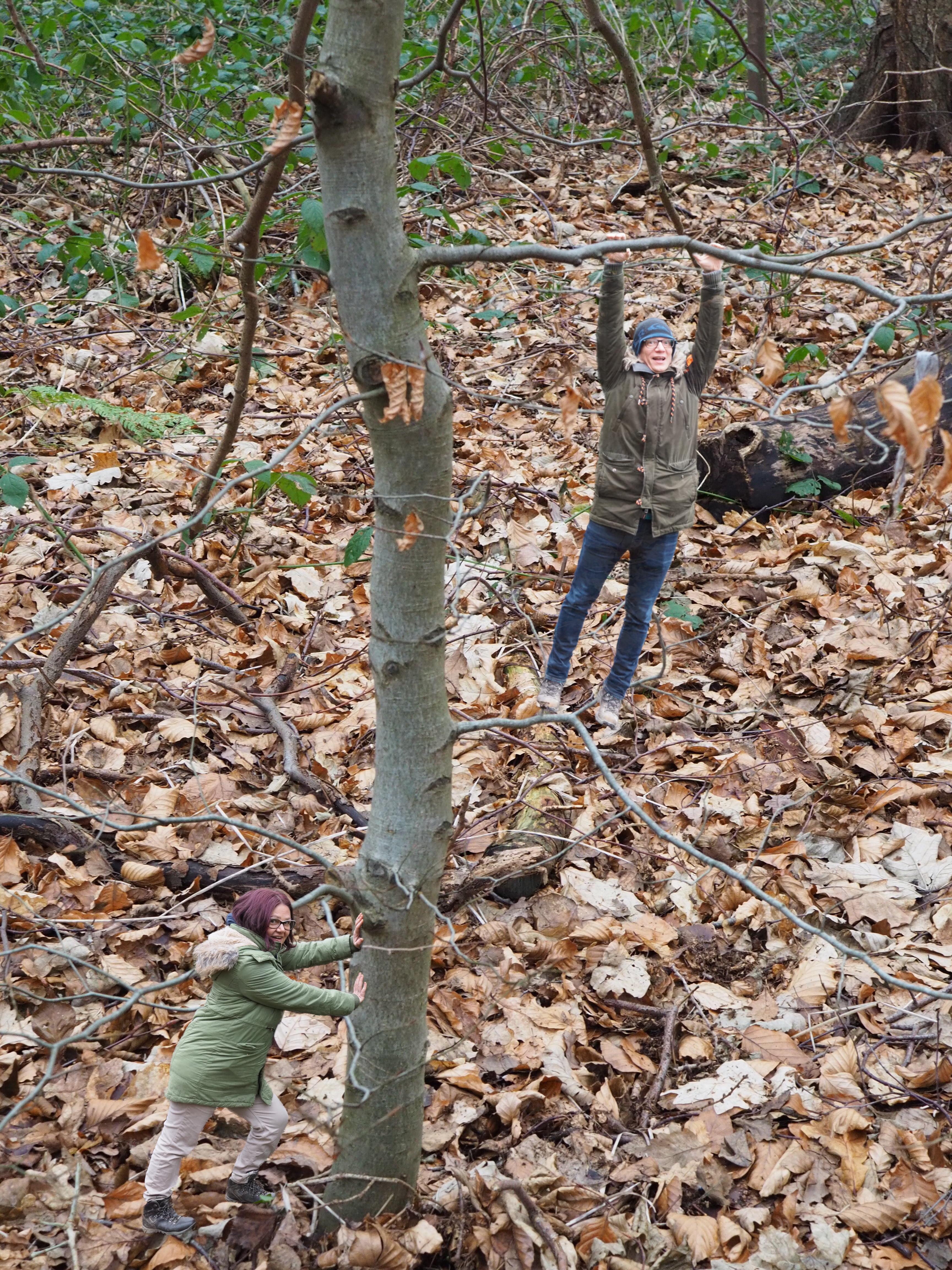 Hanging pushing.JPG