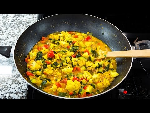 High Protein Tempeh Curry Stir Fry in 30 min - MealPrep Friendly