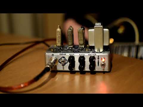 High gain amplifier using subminiature tubes