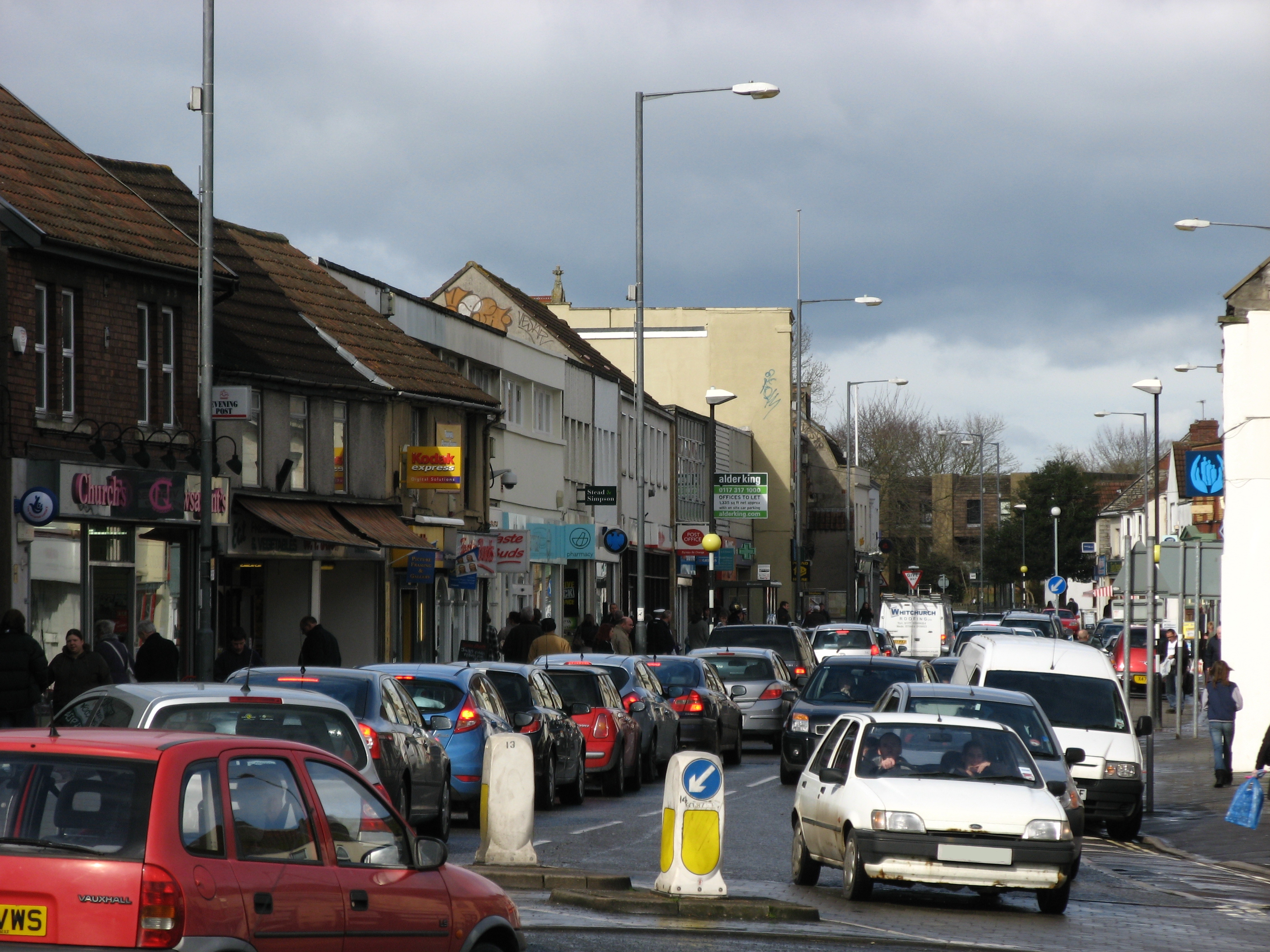 High_Street,_Keynsham,_on_a_busy_day.jpg