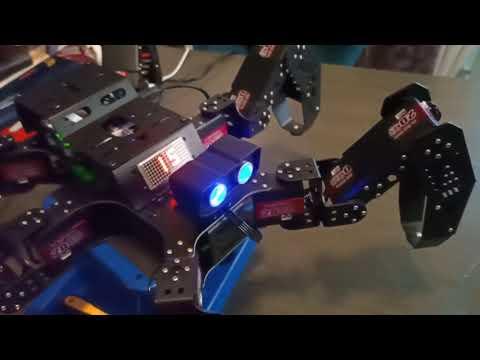 Hiwonder Spider Bot measures distances