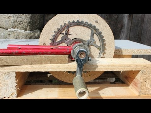 Home-made tools - Hand-powered sander. Ponceuse  fabrication maison. Bricolaje una lijadora de disco