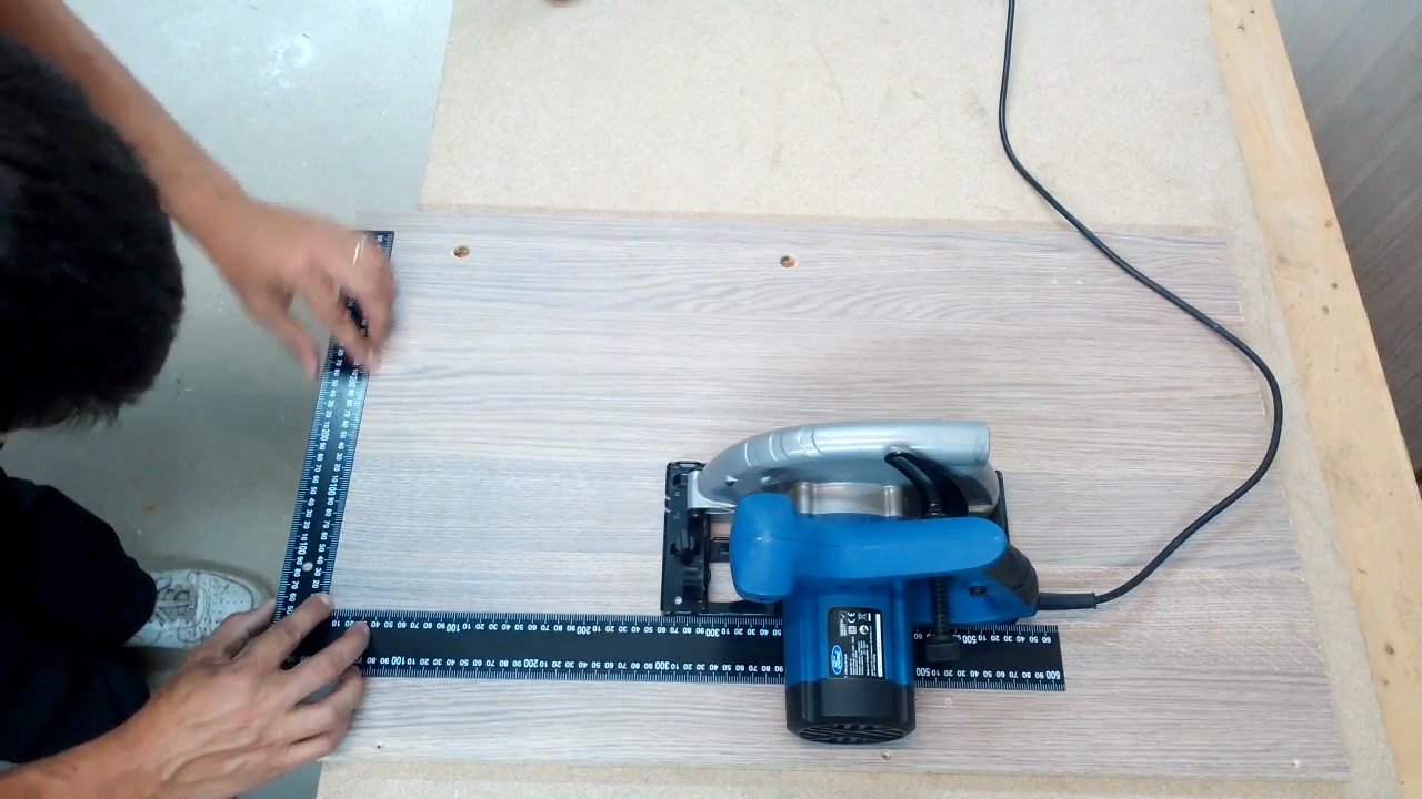 Homemade table saw.mp4.Still005.jpg