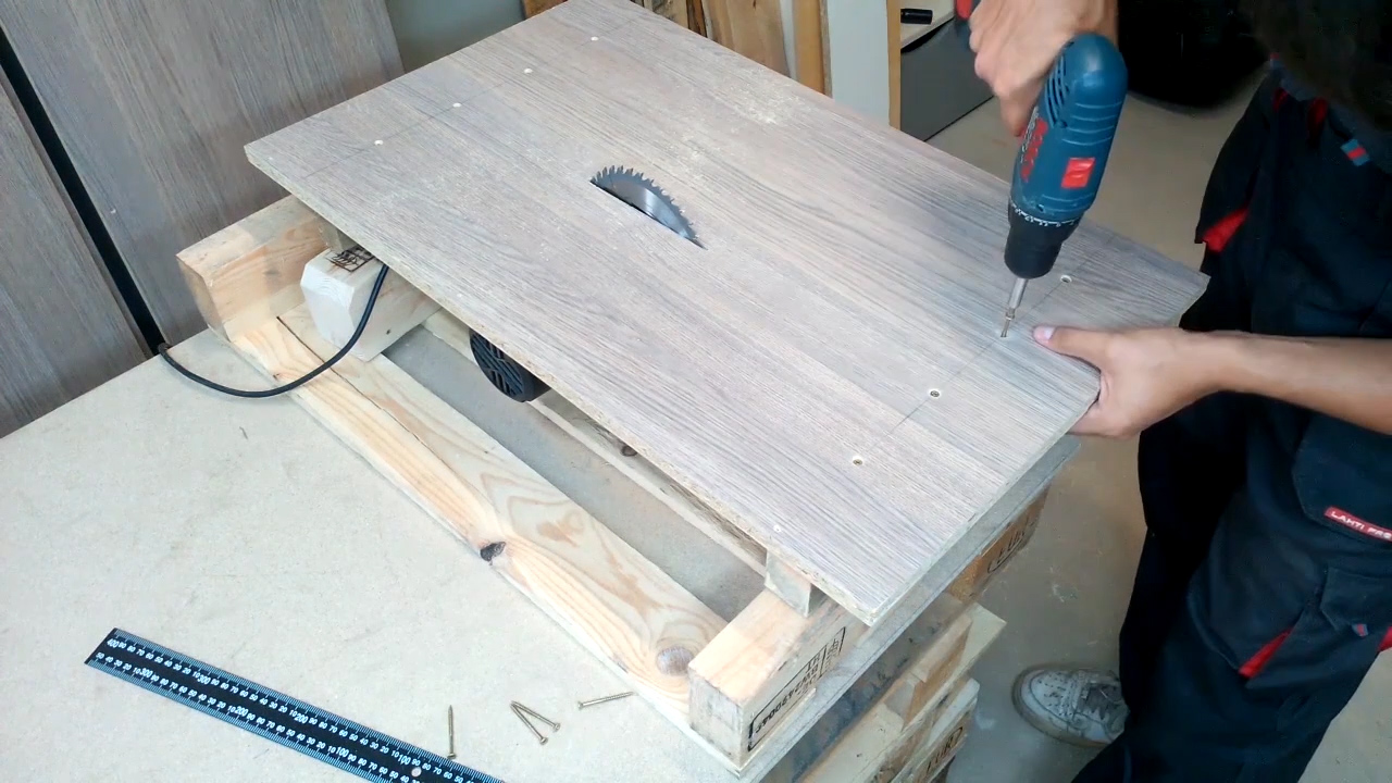 Homemade table saw.mp4.Still018.jpg