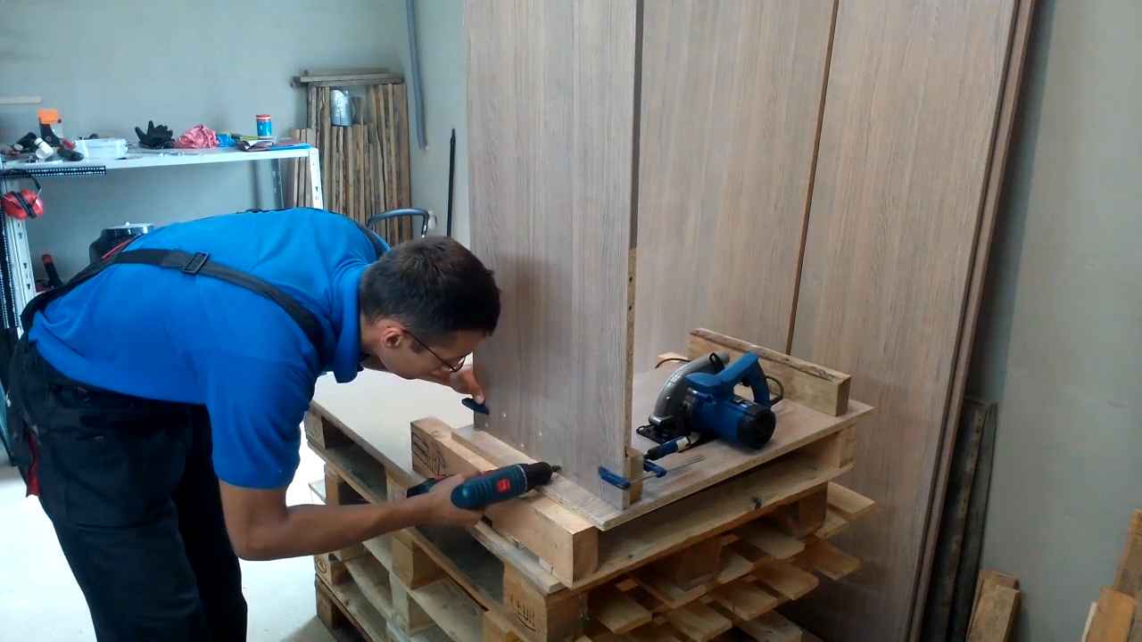 Homemade table saw.mp4.Still019.jpg