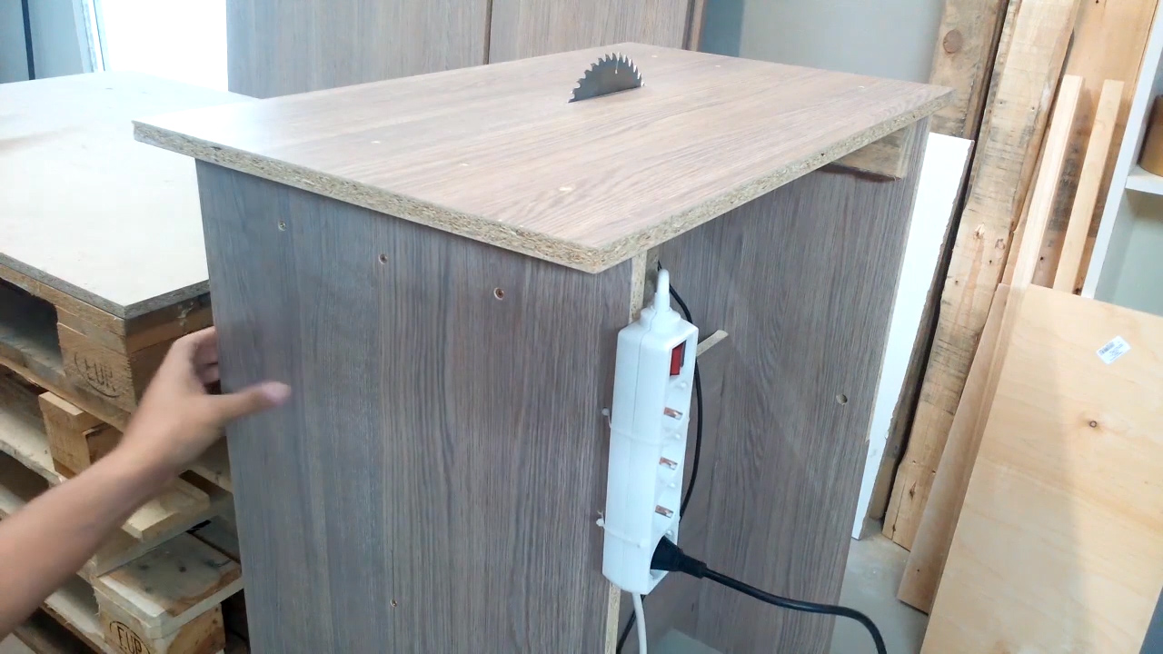 Homemade table saw.mp4.Still025.jpg