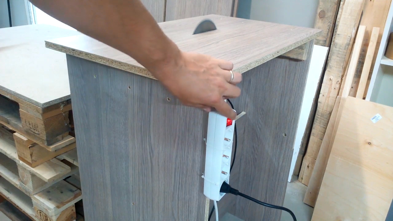 Homemade table saw.mp4.Still026.jpg