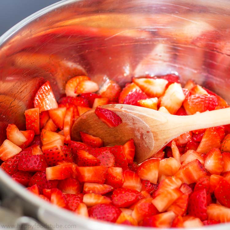 Homemade-Strawberry-Jam-Cooking.jpg