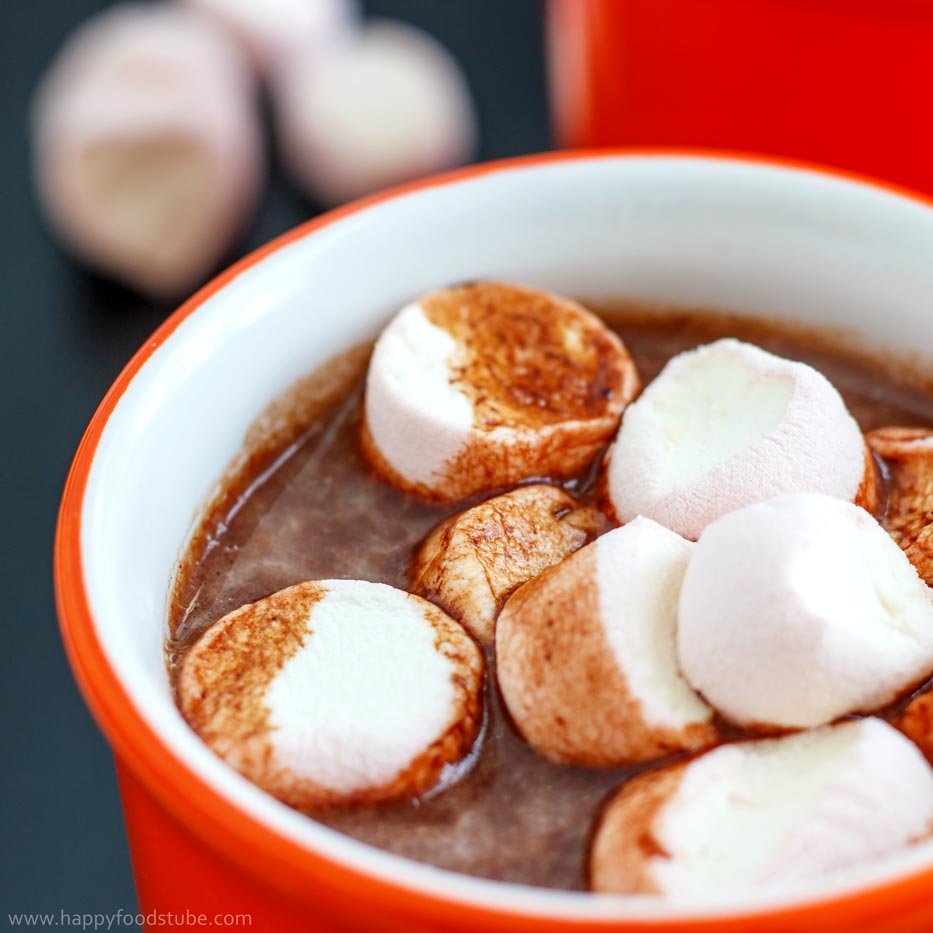 Hot-Chocolate-Spiked-with-Rum-Closeup.jpg