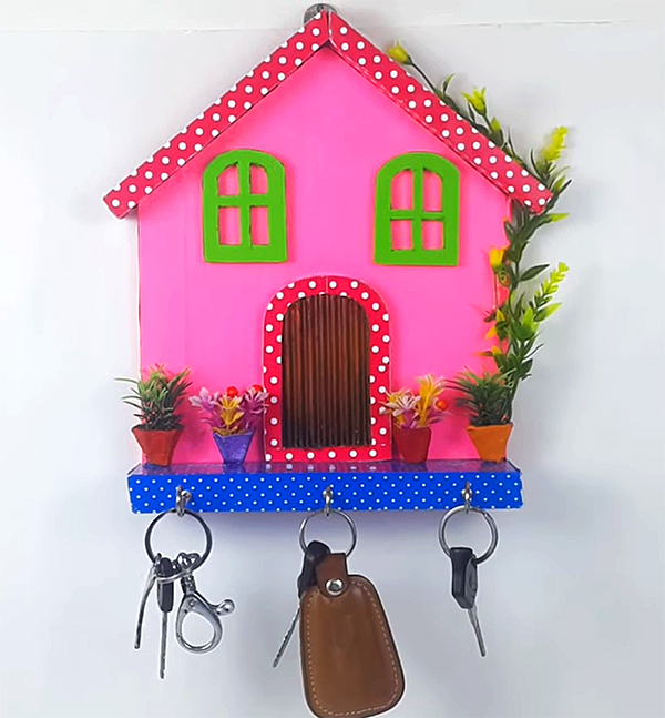 House-Shaped-Key-Holder-Wall-Hanging-StylEnrich.jpg