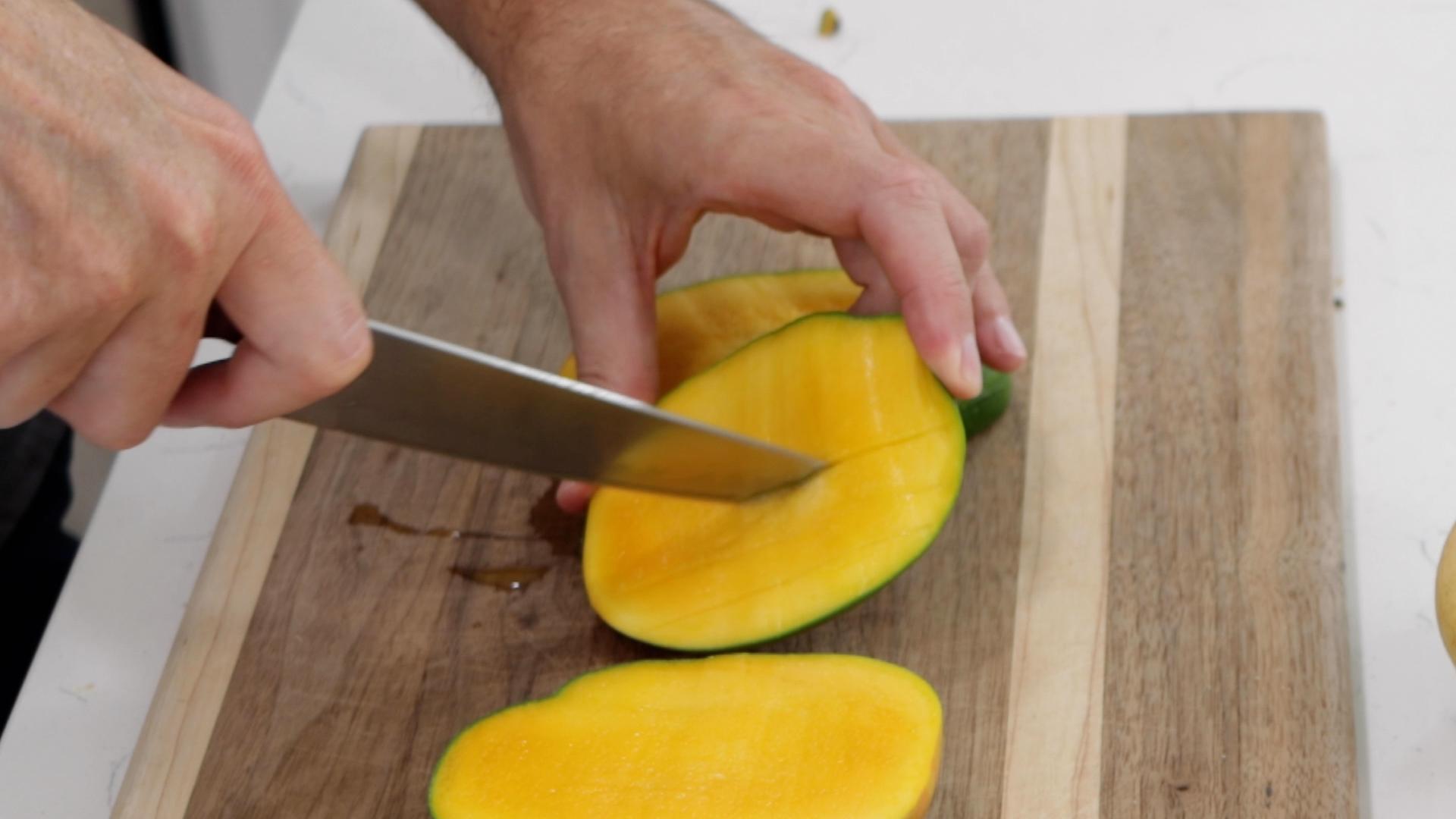 How to Cut and Eat a Mango.00_06_01_01.Still010.jpg