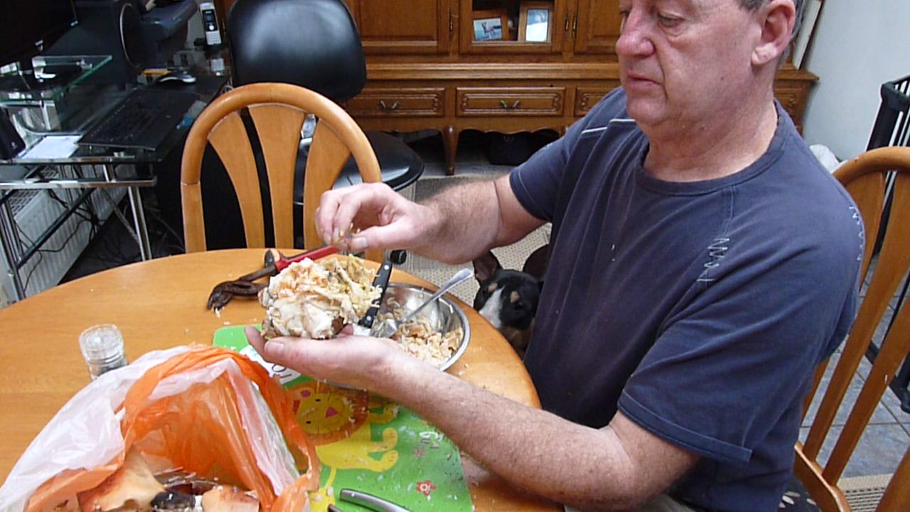 How to Instantly Kill a Crab for cooking (6).JPG