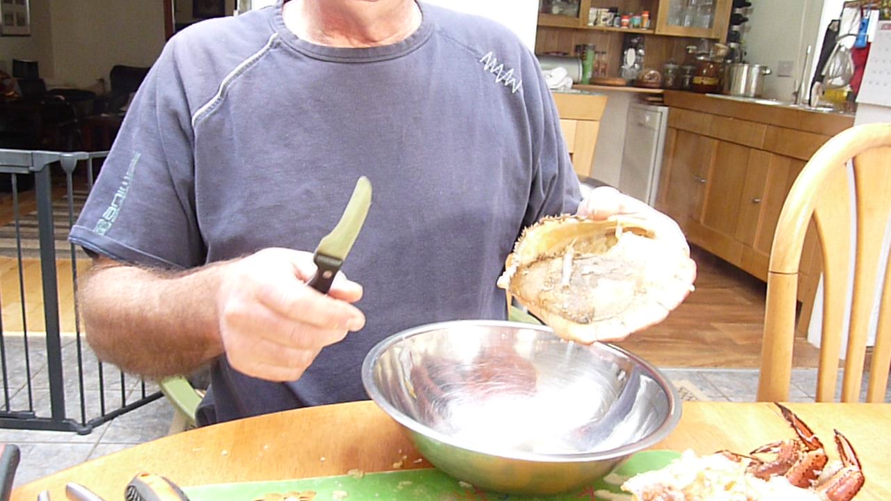 How to Instantly Kill a Crab for cooking (8).JPG