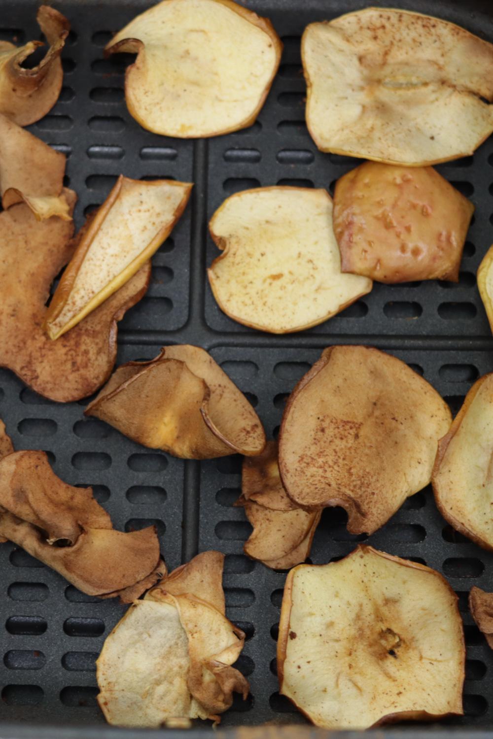 How to Make Apple Chips in the Air Fryer Long.jpg