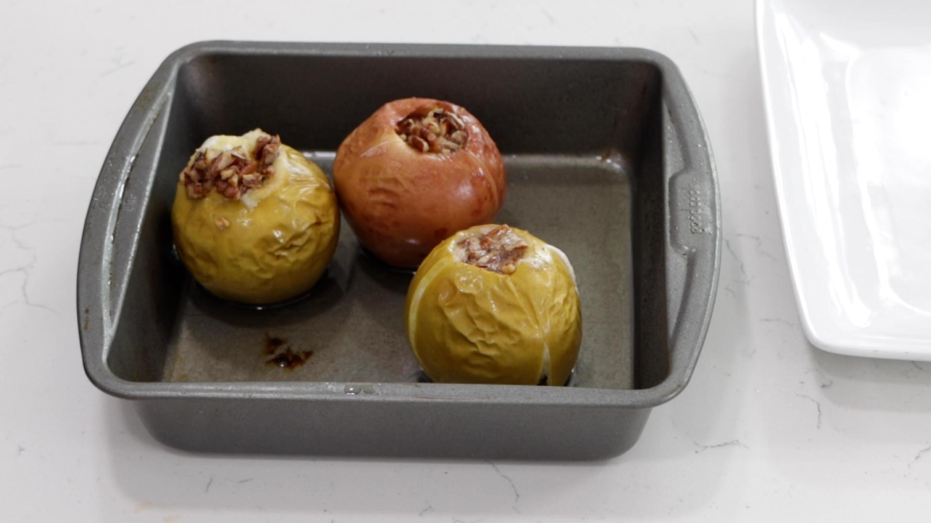 How to Make Baked Apples in the Oven or Air Fryer.00_09_15_03.Still013.jpg