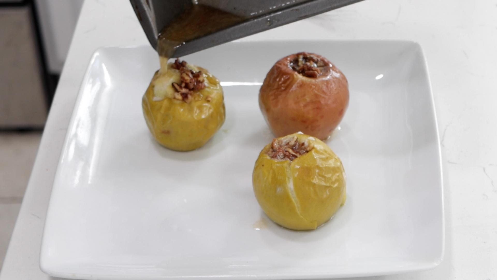 How to Make Baked Apples in the Oven or Air Fryer.00_09_57_14.Still014.jpg