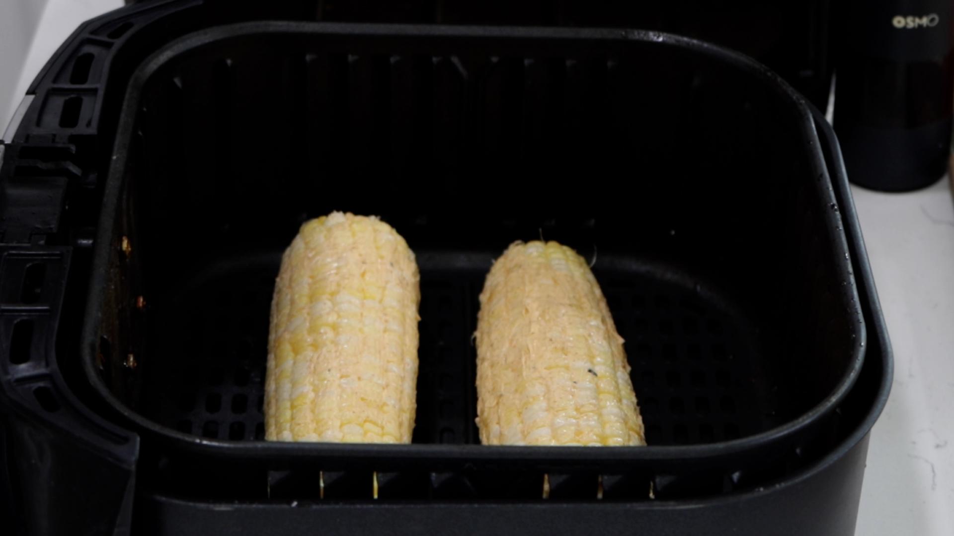 How to Make Corn on the Cob in the Air Fryer.00_02_24_08.Still004.jpg