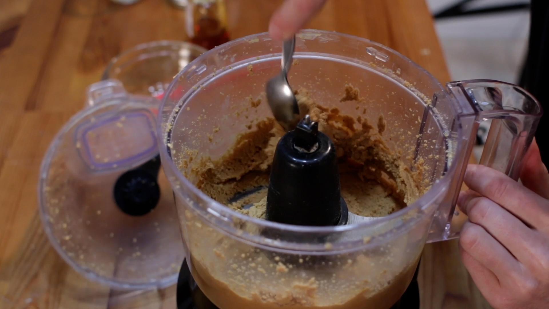 How to Make Creamy Peanut Butter in a Blender (Vitamix).00_04_40_05.Still010.jpg