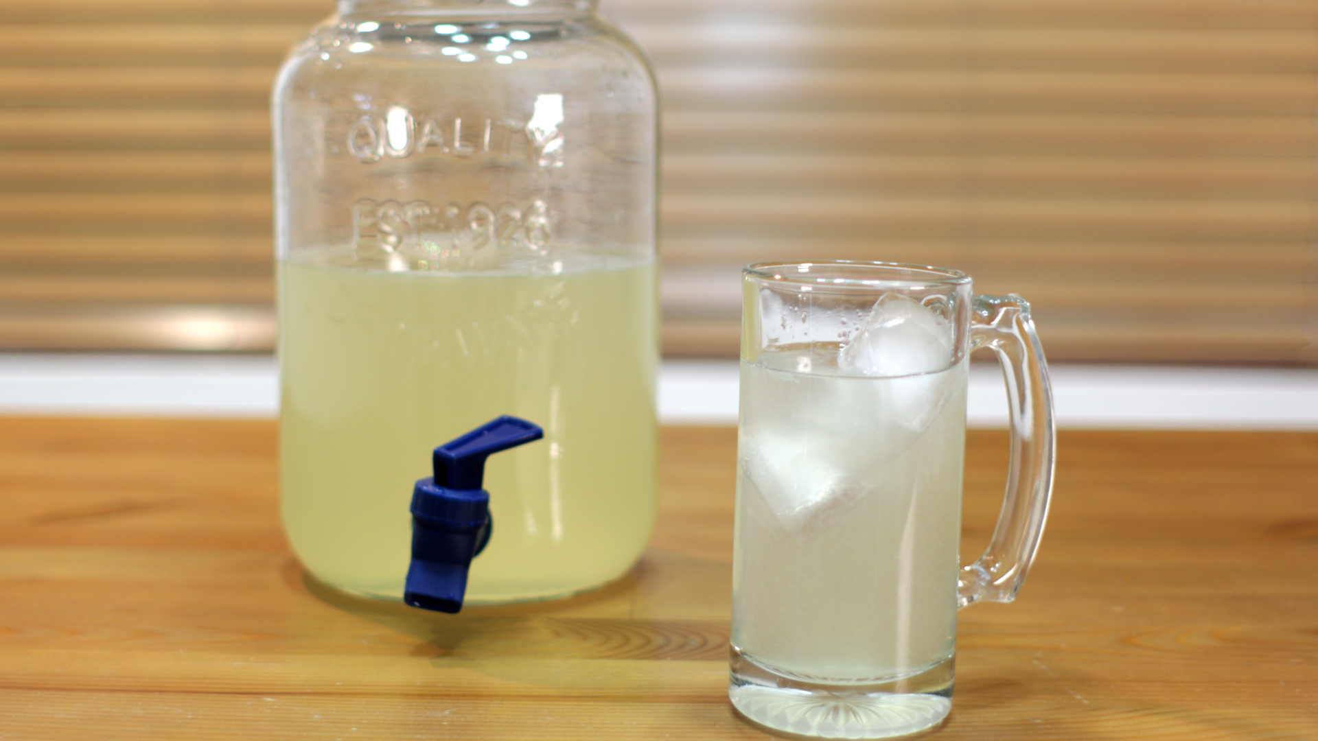 How to Make Lemonade - Easy Amazing Lemonade Recipe.jpg