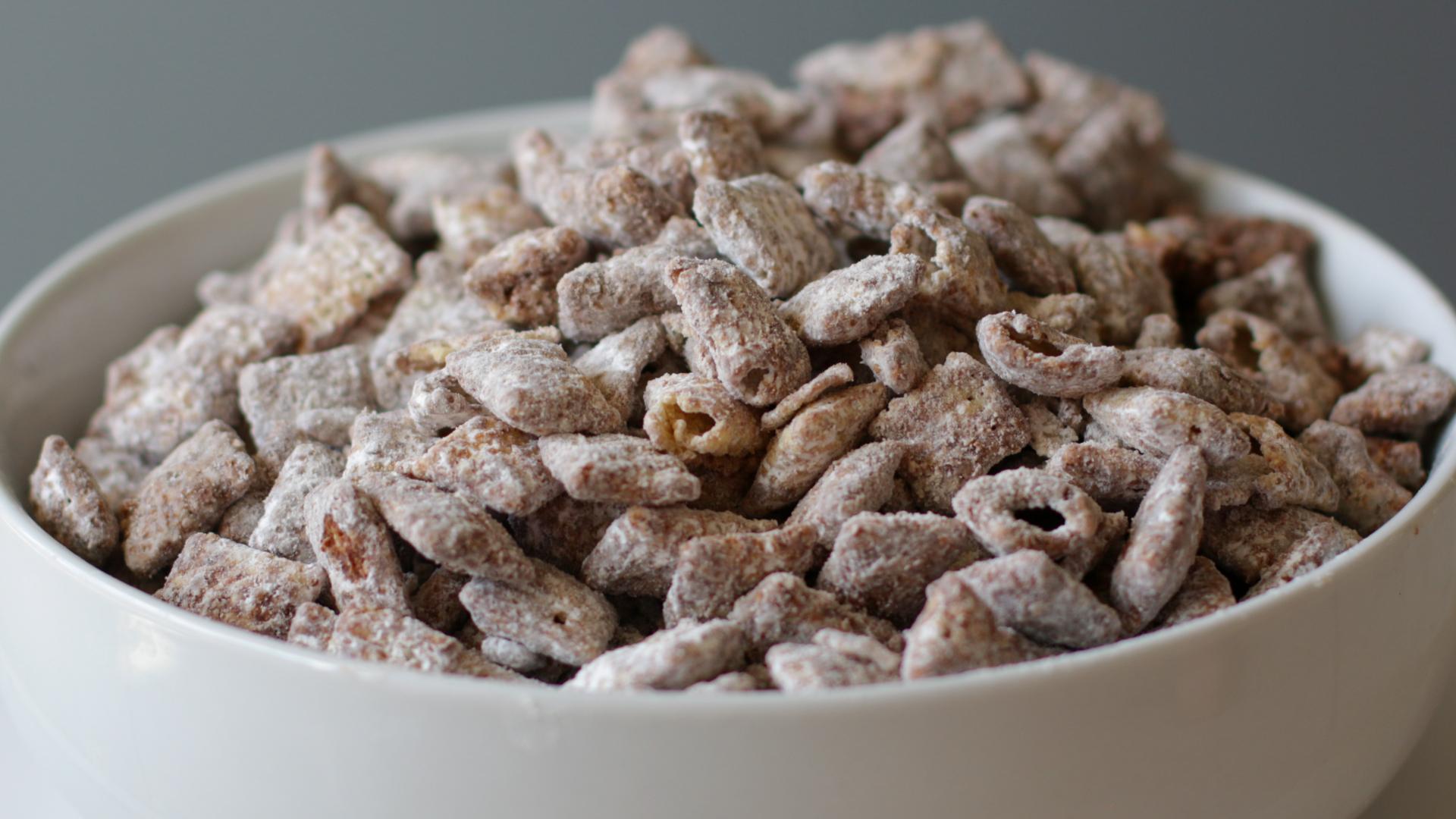 How to Make Muddy Buddies | Easy Puppy Chow Recipe.jpg