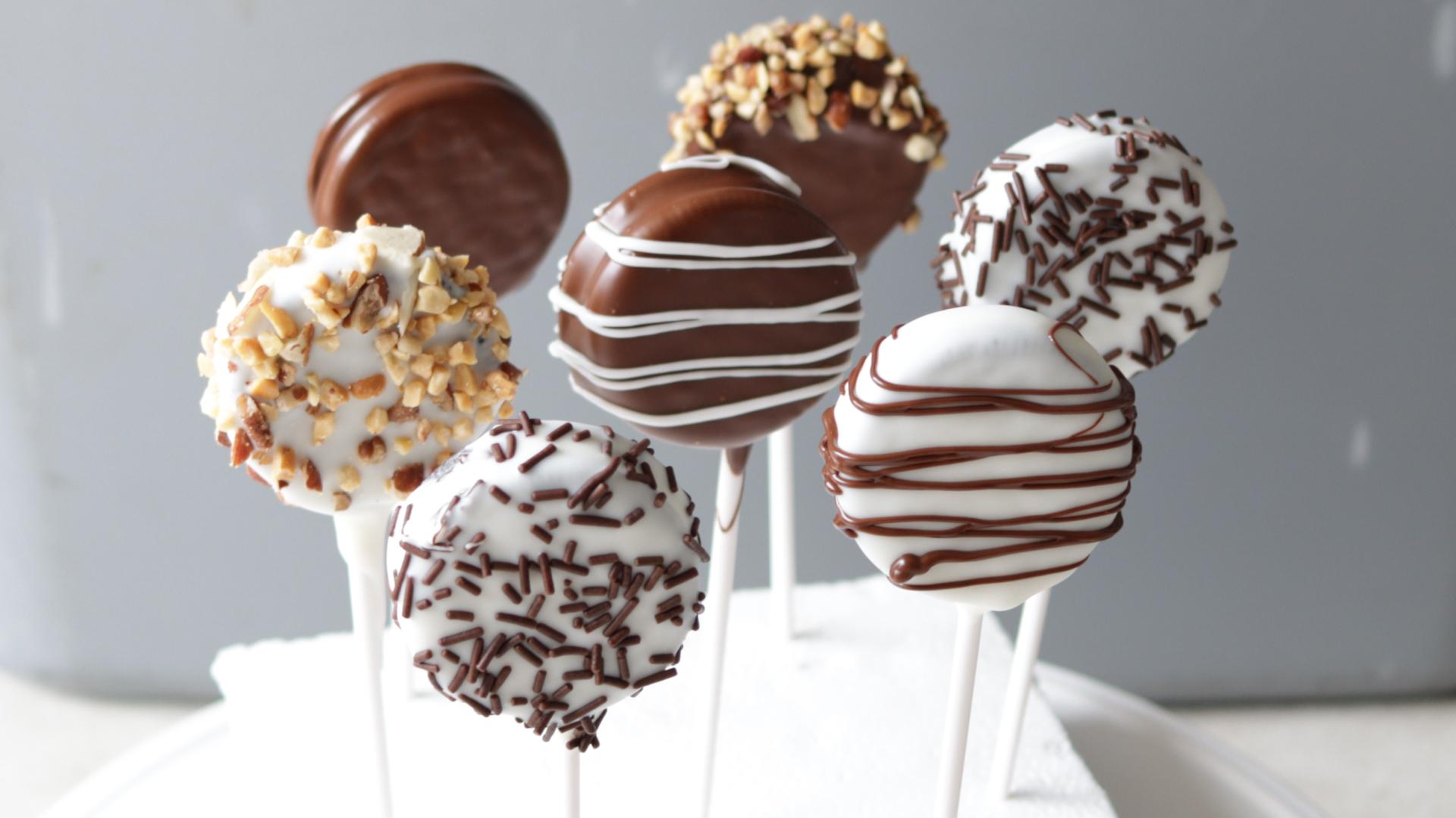 How to Make Oreo Pops | Easy Chocolate Covered Oreo Pops Recipe 3.jpg